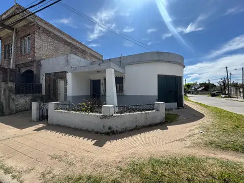 Casa 3 ambientes con cochera en Moreno