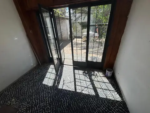 Casa 3 ambientes con cochera en Moreno