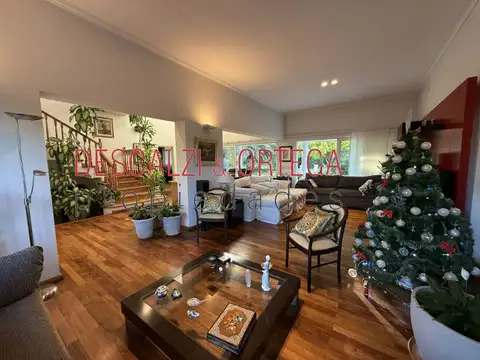 Lomas de La Carolina- Casa en Venta de 3 Dormitorios