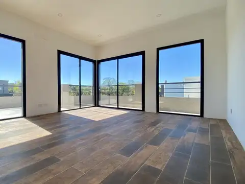 Casa en Venta con 4 cocheras