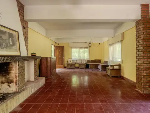 Casa 6 ambientes con 2 baños