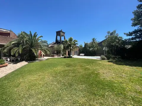 Casa 5 ambientes con 4 baños