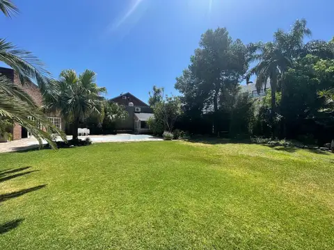 Casa en Venta con 2 cocheras