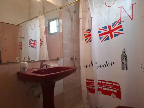 Casa en Alquiler con 2 cocheras