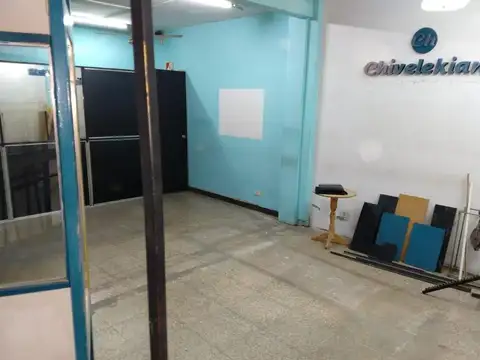 Villa Ballester Centro. Local comercial en galeria s/Alvear.