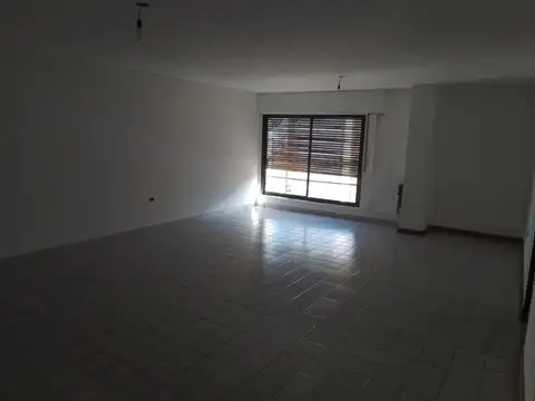 San Martin 400, Piso 2