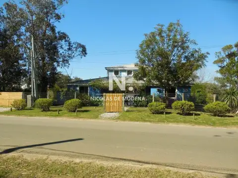 Vende casa de 3 dormitorios en La Barra.