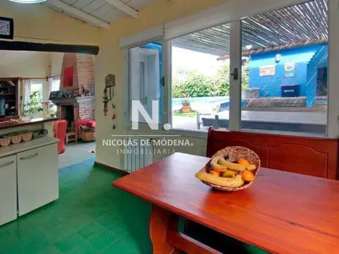 Casa 4 ambientes con 2 baños