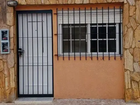 Casa en alquiler de 2 ambientes en Villa de Mayo