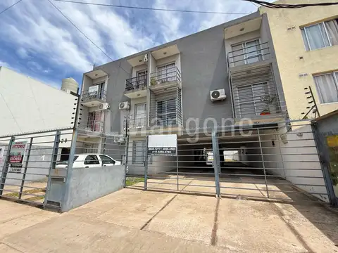 Departamento 2 ambientes con cochera y balcon