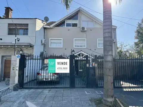 EXCELENTE DUPLEX LLENO DE COMODIDADES CON MUY JARDÍN Y PISCINA, EN BECCAR.