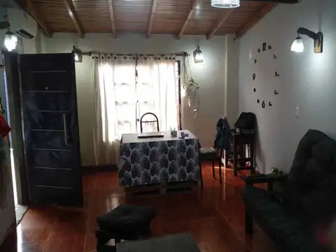 OPORTUNIDAD VENTA CASA 3 AMBIENTES CON COCHERA