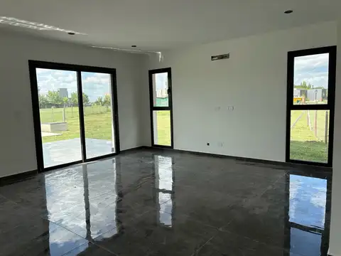 Casa 5 ambientes con 3 baños