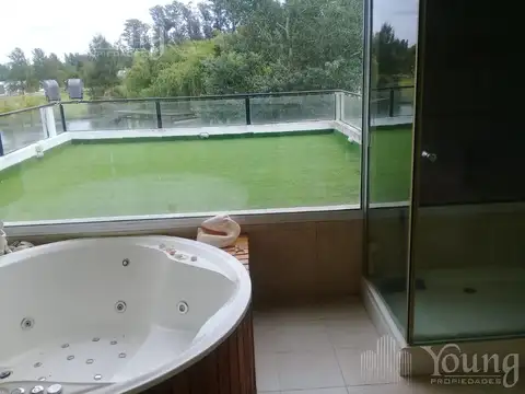 Casa 5 ambientes con 4 baños