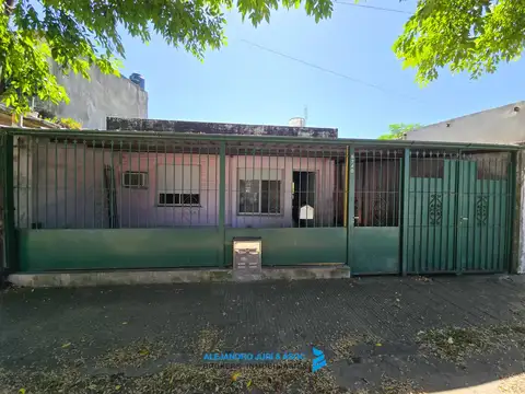 Ituzaingó 5740 - Casa con Amplísimo Terreno en Venta