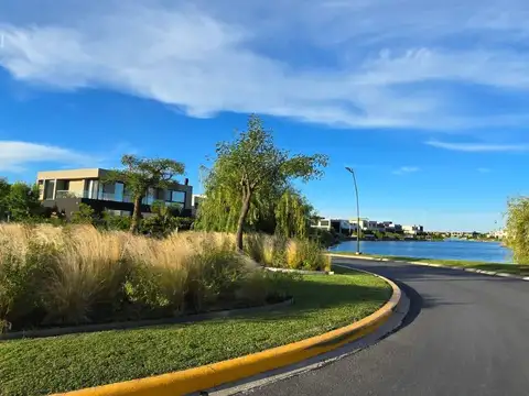 Terreno en Venta 15  mts Fondo