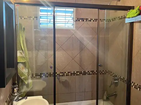 Casa 3 ambientes con 2 baños