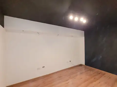 Oficina con recepción y baño compartido - (Alquiler/Venta) - Abasto