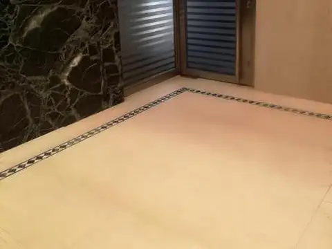 Oficina en Alquiler con 2 cocheras