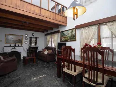 Casa 5 ambientes con 2 baños