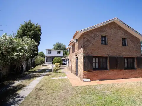 VENTA - LOMAS DE SOLYMAR - 2 CASAS en PADRON UNICO