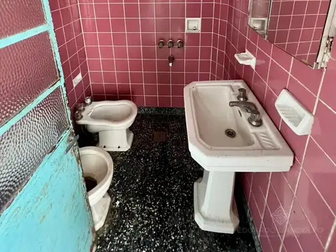 Casa 6 ambientes con 4 baños