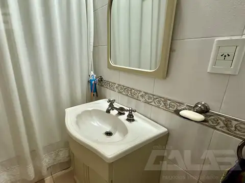 Casa en Castelar Norte -5 ambientes -3 Dormitorios - Parque - Cochera