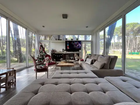 Casa 6 ambientes con 5 baños