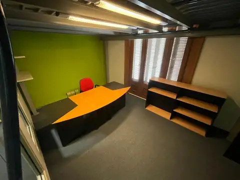 Oficina 8 ambientes con 2 baños