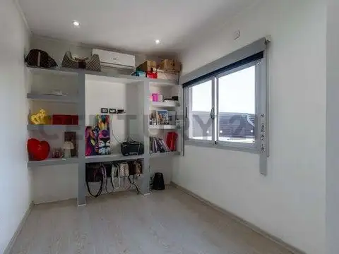 Roque Sáenz Peña 2700, Piso 1