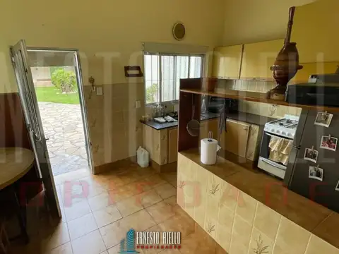 VENTA 2 CASAS EN PH. LOTE 10,82 X 45,10. IDEAL INVERSOR. EXCELENTE UBICACION