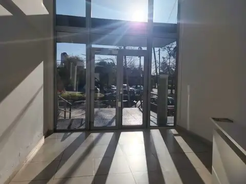 Oficina en Venta en Pilar Centro, USD 1