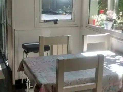 Casa 7 ambientes con 2 baños