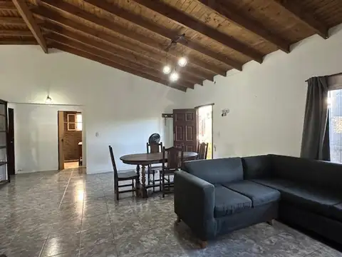 Casa en Venta con 3 cocheras