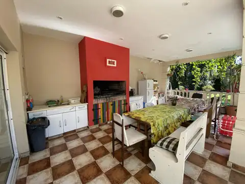 Casa 5 ambientes con 4 baños