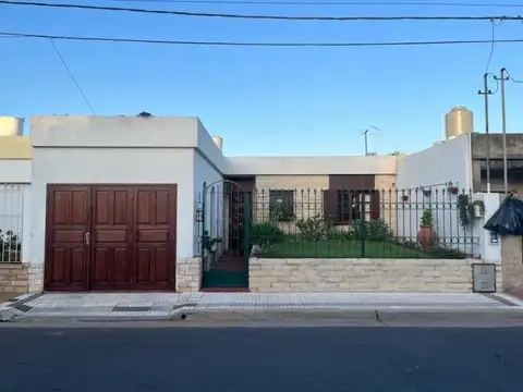 Casa familiar en venta en Junín (B)