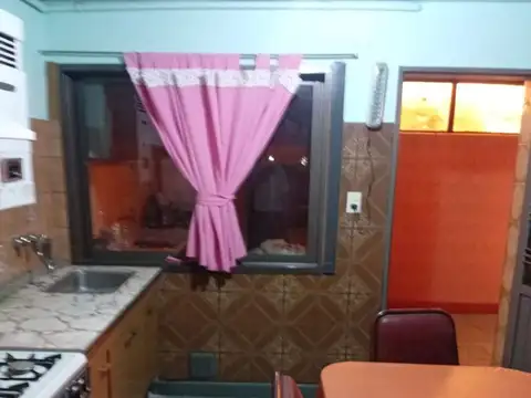 VENTA DE CASA 4 AMBIENTES EN TAPIALES