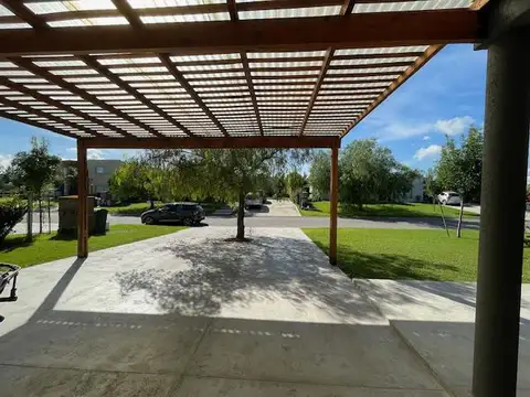 Casa 5 ambientes con 4 baños