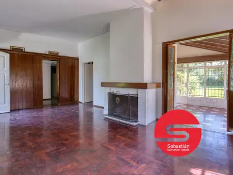 Casa 8 ambientes con 3 baños