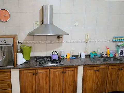 Casa 4 ambientes con 2 baños