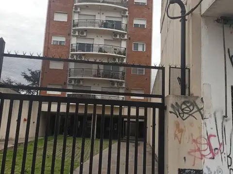 Muy buen depto de 3 ambientes. Inmejorable ubicación.