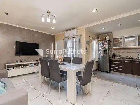 Venta duplex 3 ambientes con terraza y espacio guardacoche en Villa Luzuriaga.