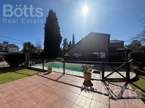 Casa 5 ambientes con 2 baños