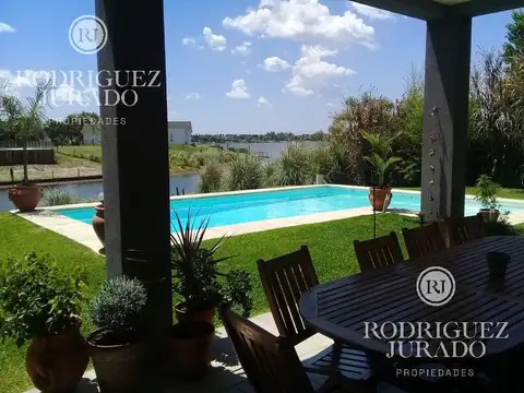 Casa 9 ambientes con 4 baños