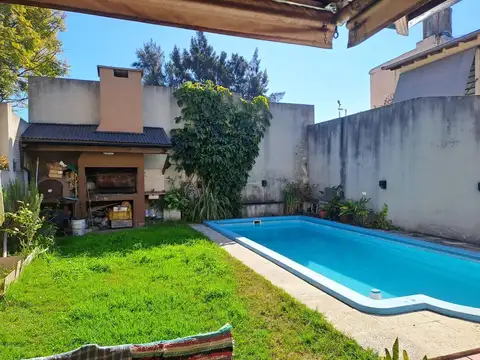Casa en Venta con 4 cocheras
