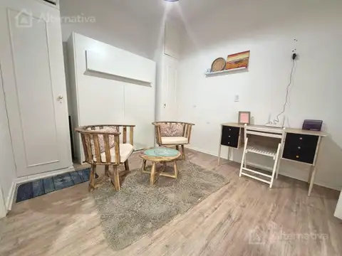 Hipolito Yrigoyen al 800 entre Tacuarí y Piedras