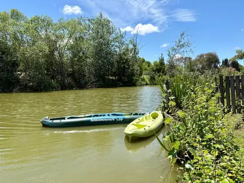 Casa en Alquiler con 2 cocheras