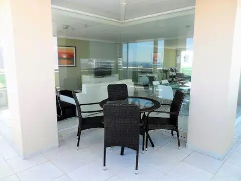 Departamento en Alquiler con 2 cocheras