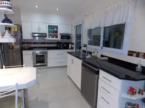 Casa en Alquiler en Club Miralagos, USD 2.000