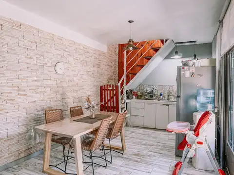Depto Tipo Casa en Venta de 5 ambientes
